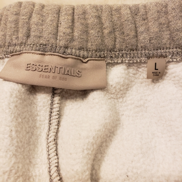ESSENTIALS FEAR OF GOD Men's Sweatpants Size L.  Oatmeal GRAY - Picture 3 of 10